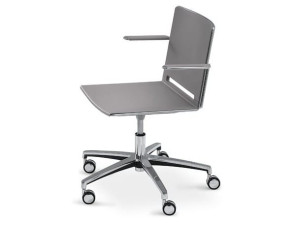 Офисное кресло из полипропилена с подлокотниками