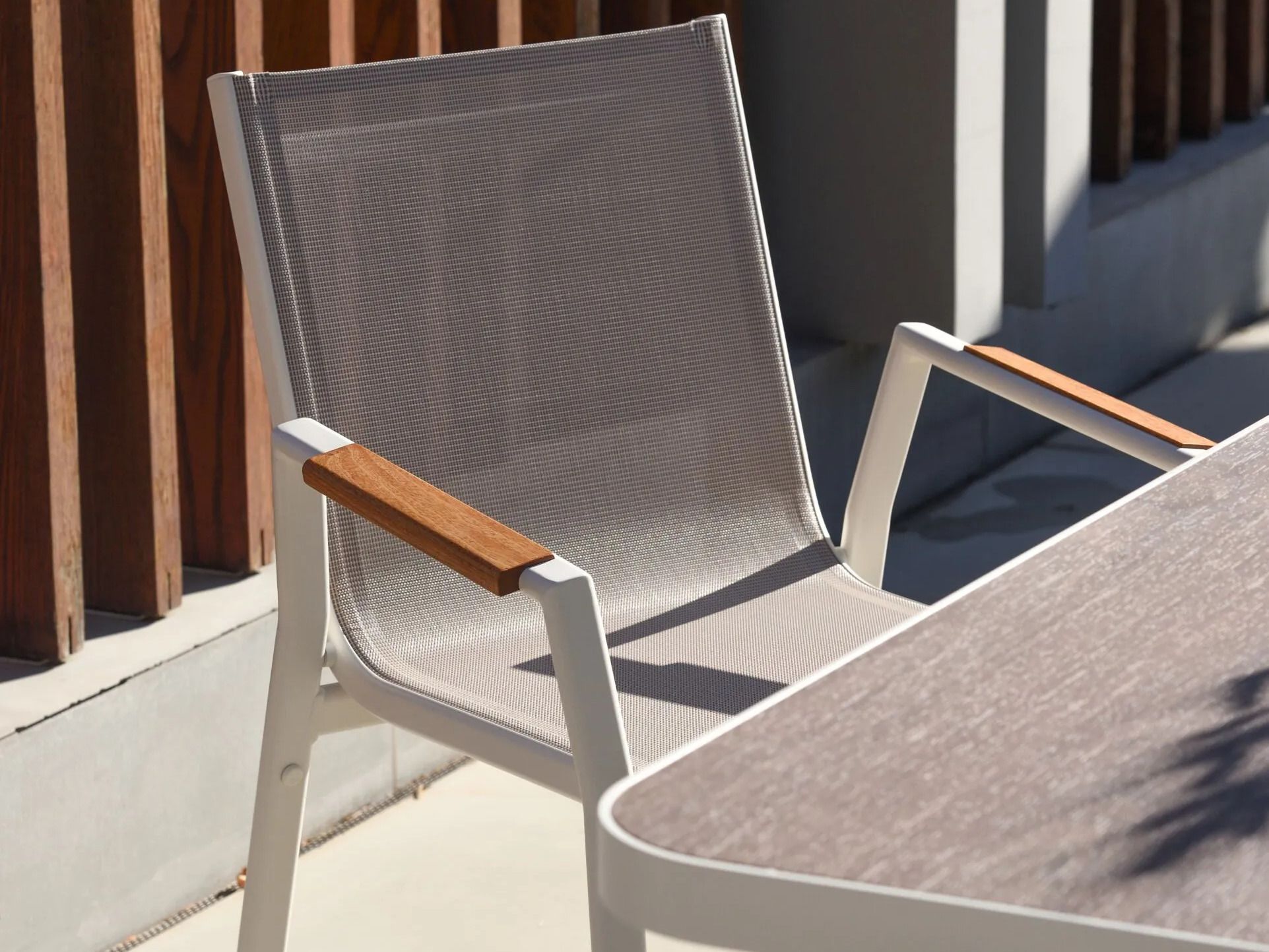 Алюминиевый стул с порошковым покрытием с подлокотниками 10Deka Gardel ARCH-00105083 - Вид №2