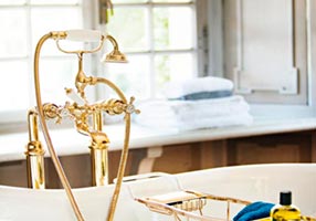 Gentry Home Смеситель для раковины мостик на 2 отверстия 200мм Mayfair Розовое золото GH103044 - Вид №1