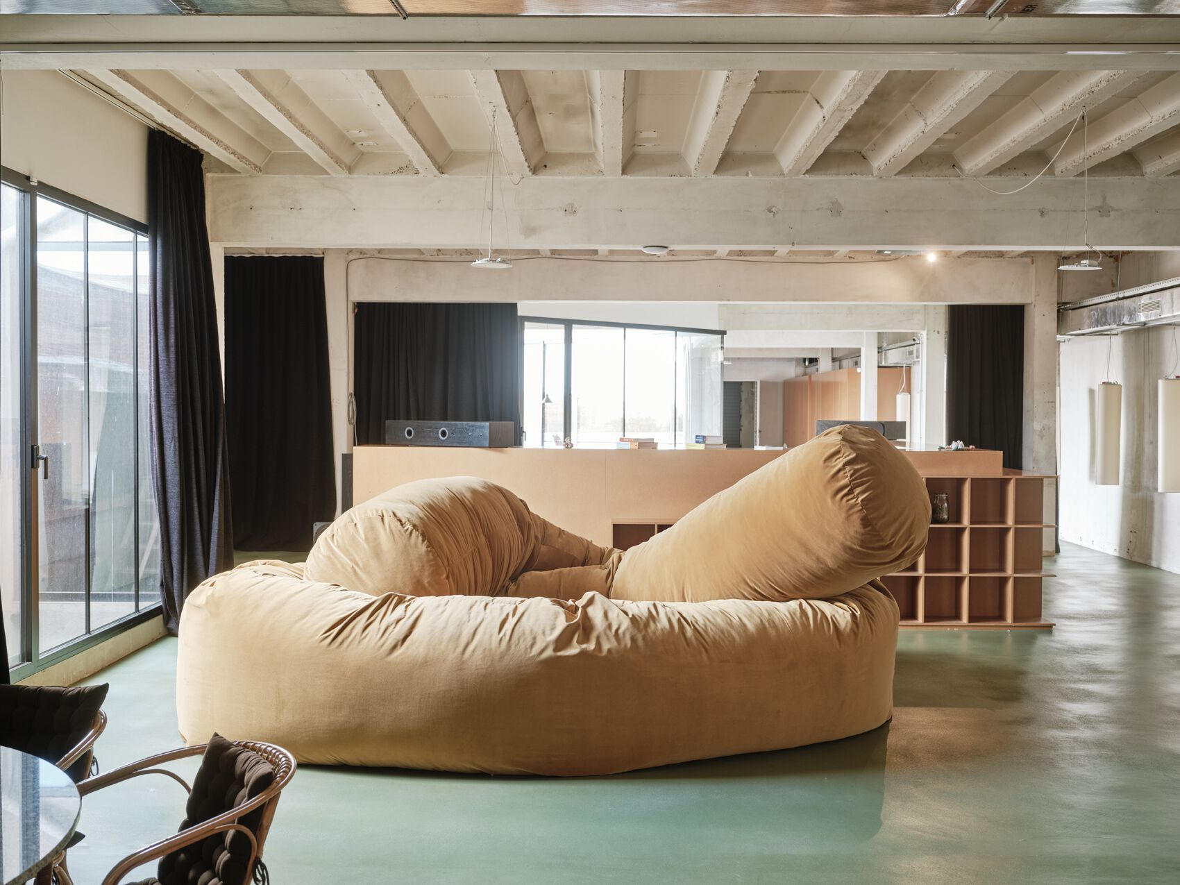 Трансформируемый диван из полиэфирного волокна BD Barcelona SAUSAGE ARCH-00022982 - Вид №14