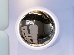 Декоративный предмет из зеркального стекла