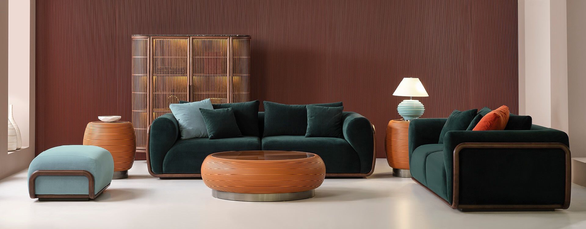 Шкаф из грецкого ореха со встроенным освещением Mobi груша ARCH-00031636 - Вид №4