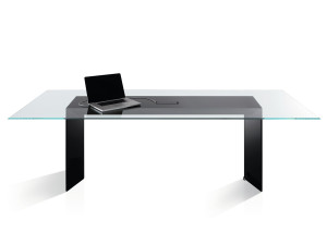 Деревянный и стеклянный стол / стол