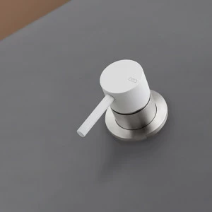 бортик отсечного клапана, холодная воды  Доступна с цветной ручкой, а не цветная версия ручки  <div> Элемент версии с не окрашивается ручка доступна в специальные отделки CEA в </div> GAS16 CEADESIGN