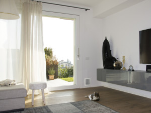 Теплоизолирующий котенок для доступа домашних животных