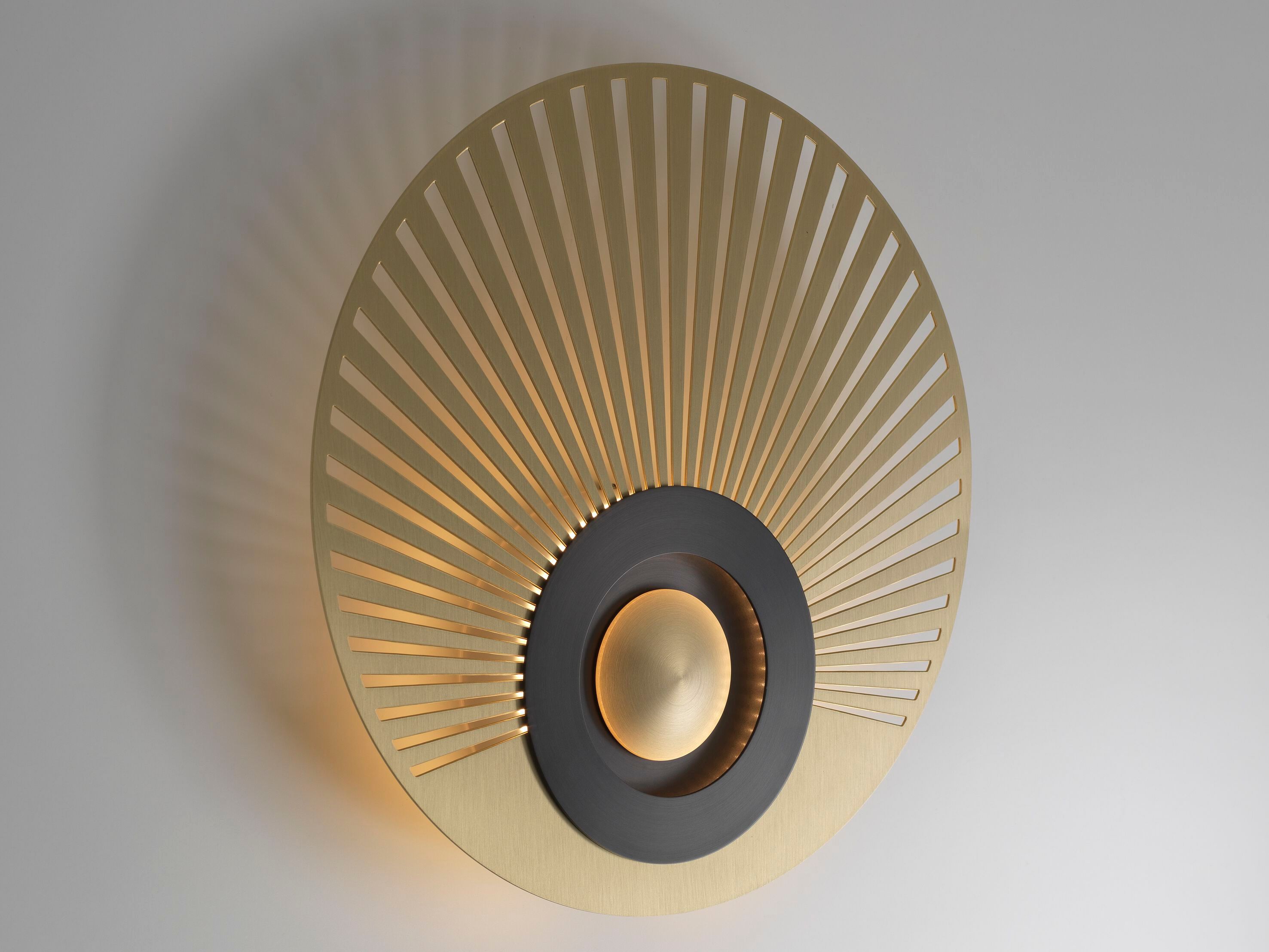 Латунный светодиодный настенный светильник CVL Luminaires Земля ARCH-00149772 - Вид №1