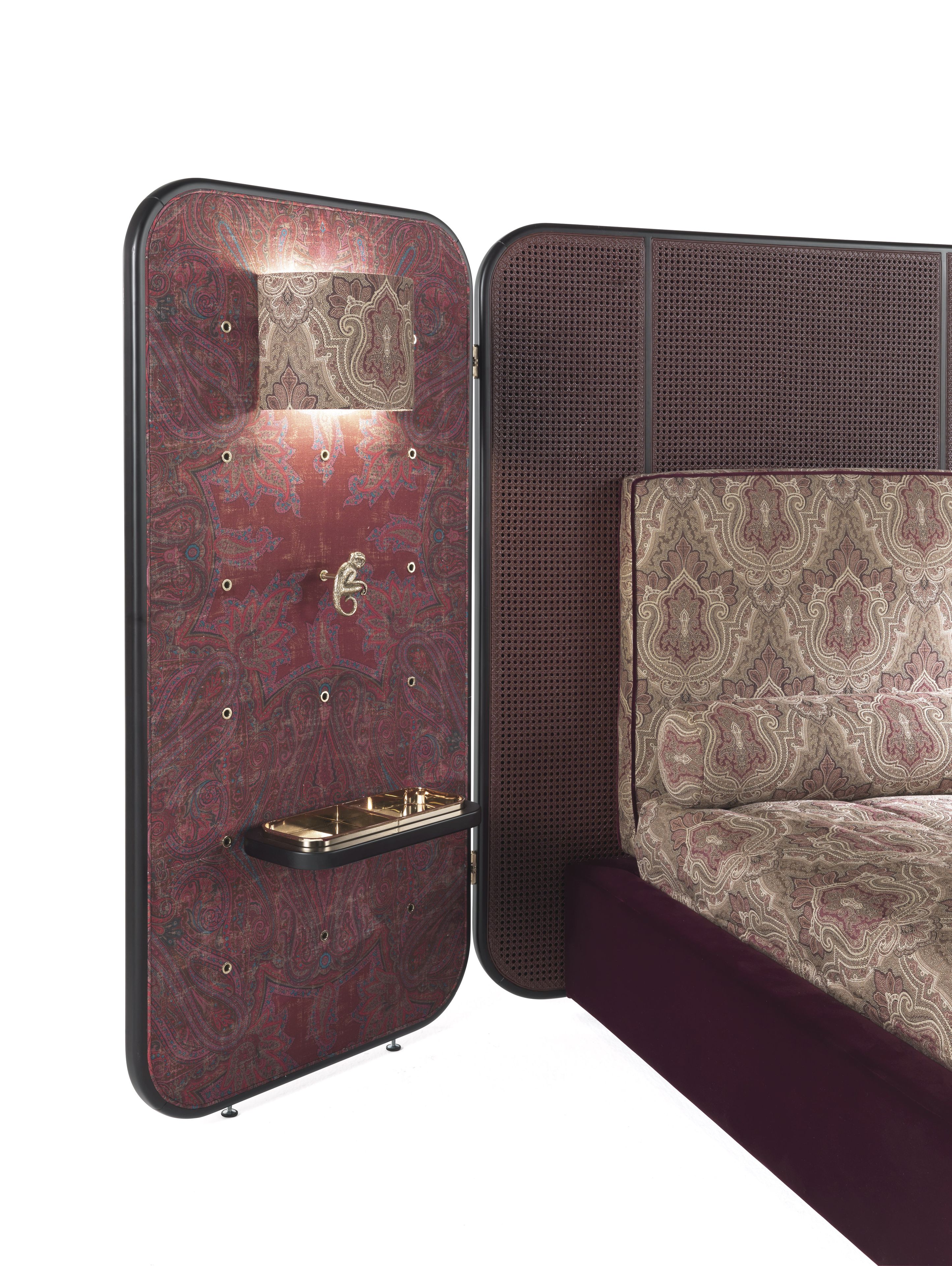 Кровать размера "king-size" со встроенными деревянными и бархатными тумбочками ETRO Home Interiors Timgad ARCH-00008378 - Вид №2