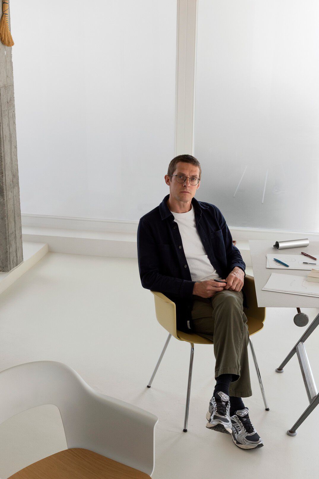 Полипропиленовый стул с подлокотниками с открытой спинкой Hay макет ARCH-00062765 - Вид №23