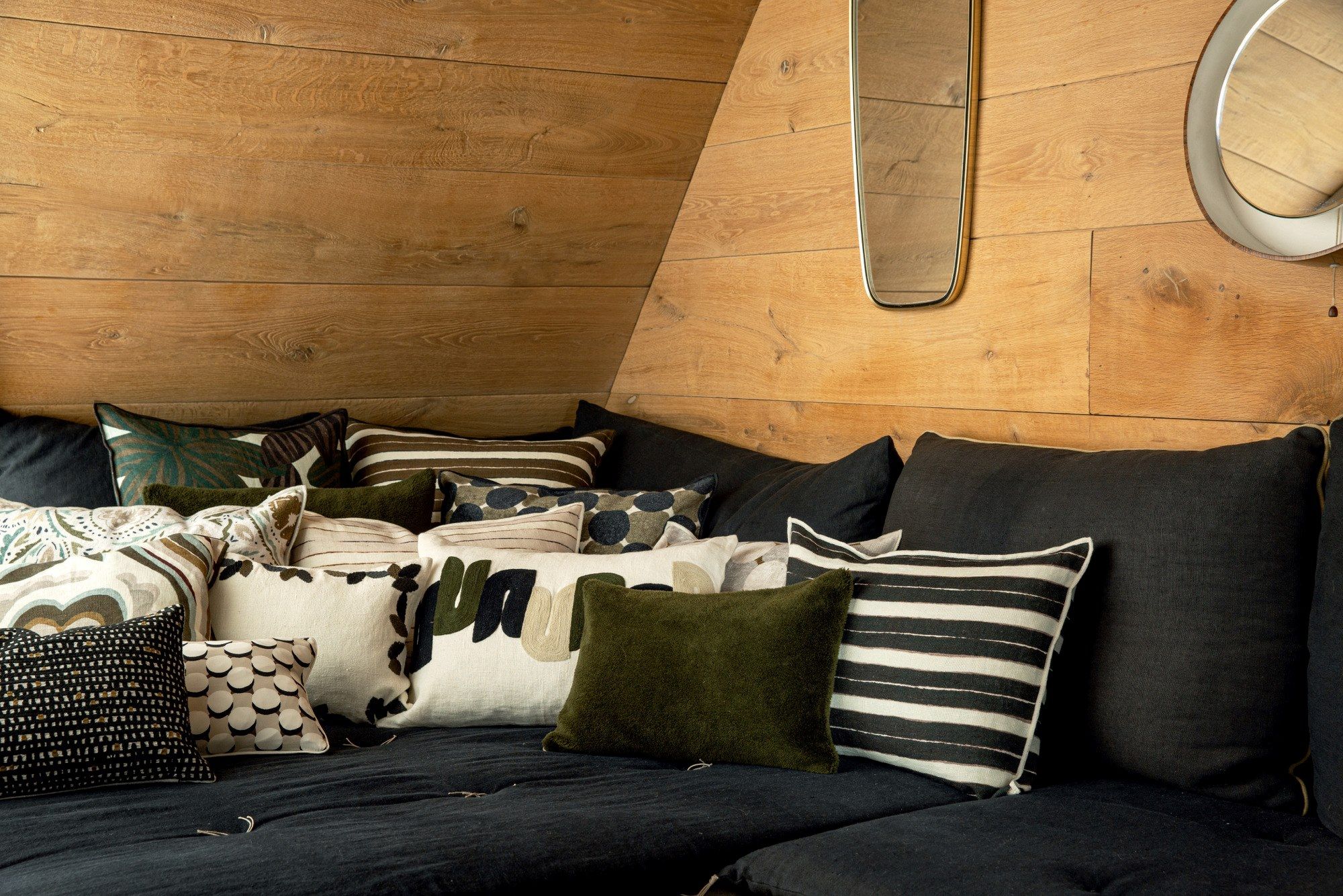 Прямоугольная шелковая подушка с геометрическим рисунком Élitis TWIST ARCH-00130599 - Вид №11