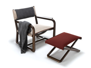 Садовое кресло из красного дерева и ткани с подлокотниками