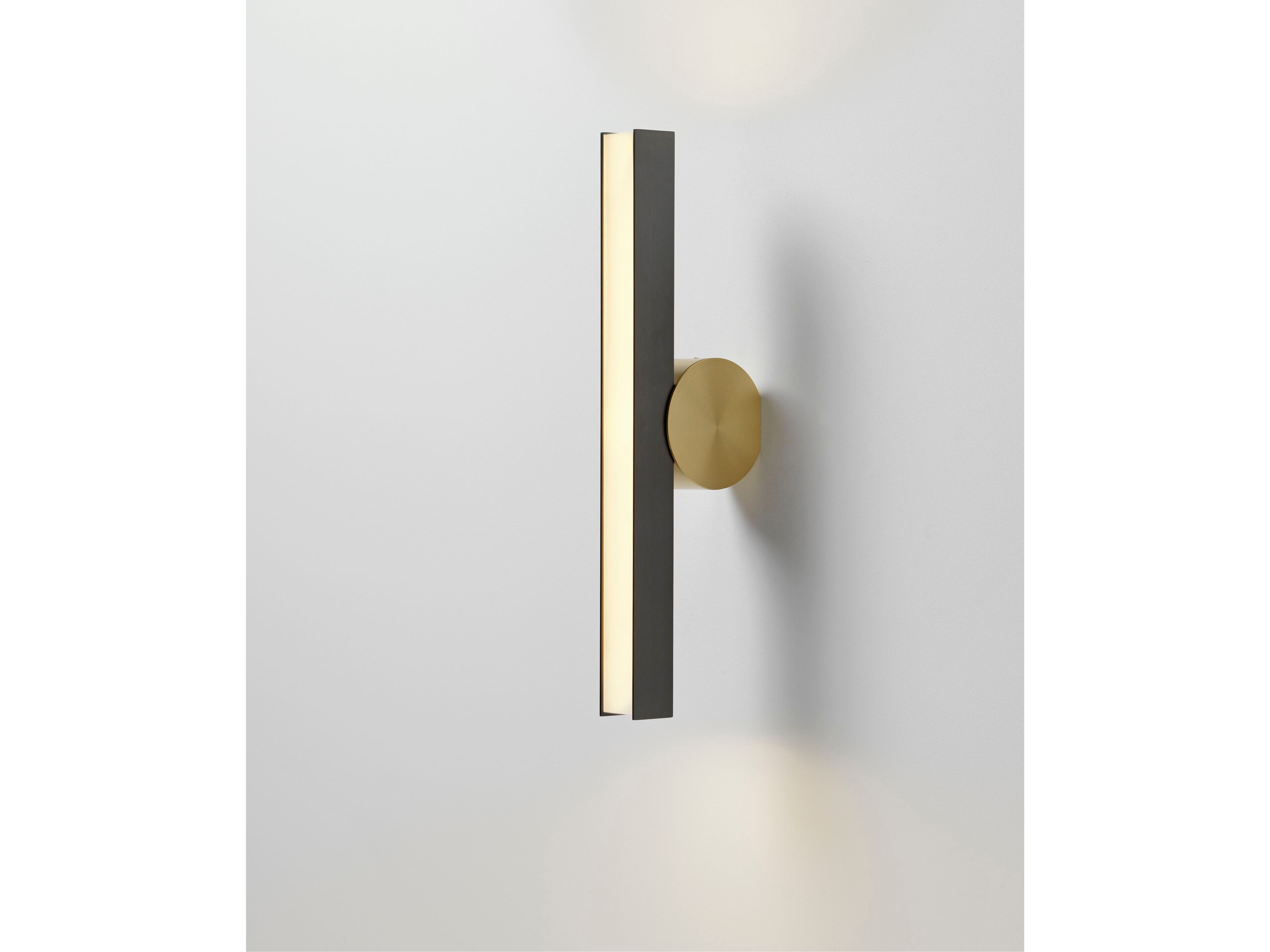 Латунный настенный светильник для ванной комнаты CVL Luminaires Calé(e) ARCH-00085086 - Вид №3