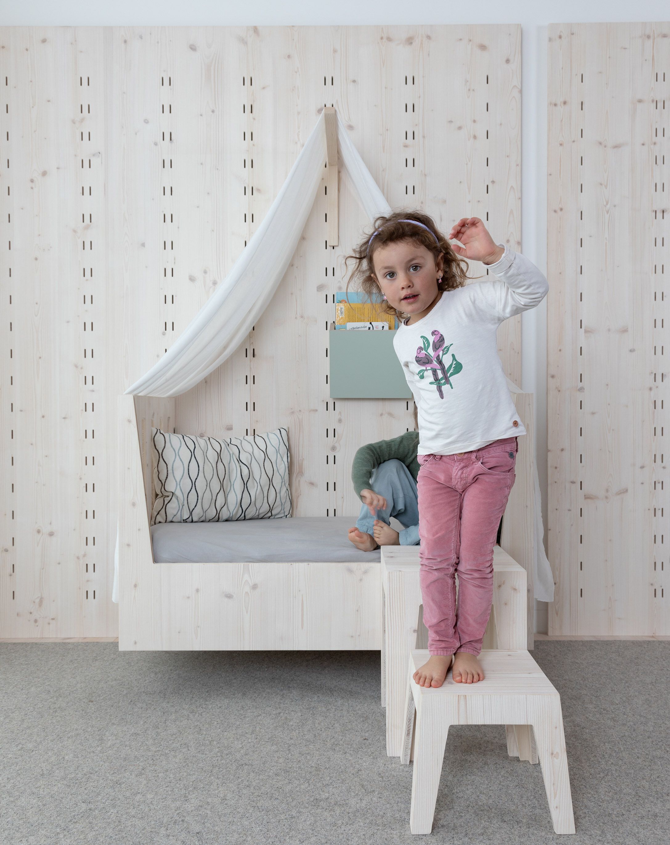 Деревянный диван / кровать Das ganze Leben Gustav Kids ARCH-00019927 - Вид №3