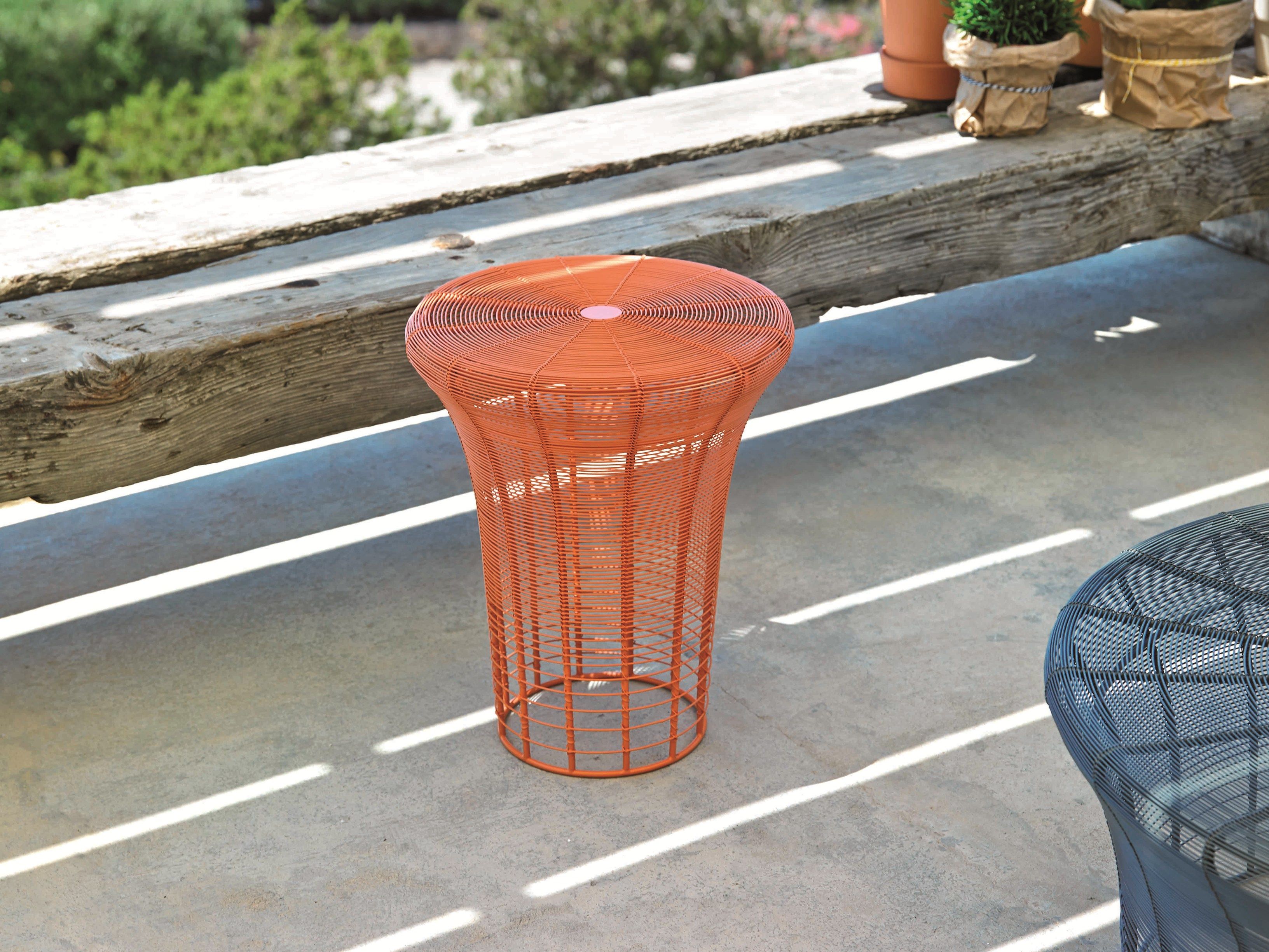 Низкий железный стул GAN ARCH-00006478