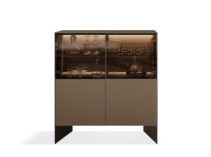 Металлический шкаф с распашными дверями