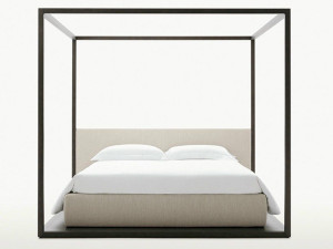 Двуспальная кровать с балдахином