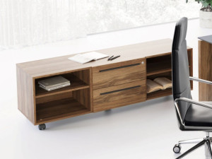Деревянный низкий офисный шкаф