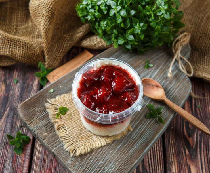 5869 Творог греческий 5% с клубничным вареньем Вкусляндия  - Вид №1