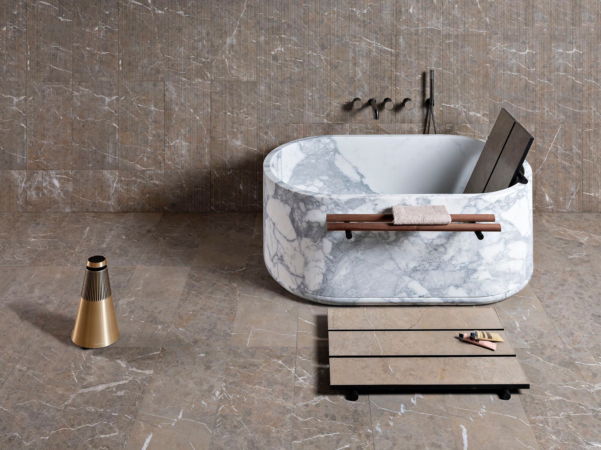 Овальная ванна в центре комнаты из мрамора LUCE DI CARRARA Tube ARCH-00003619 - Вид №1