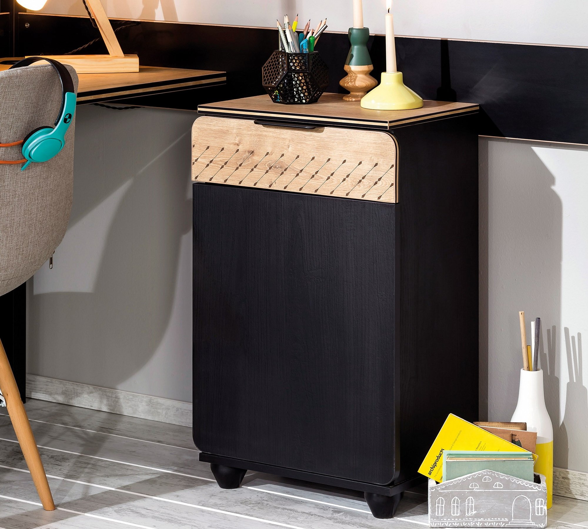 Тумбочка узкая черная с дверцей Black CILEK BLACK 00-3832582 Черный Santreyd - Вид №1