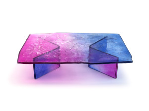 Журнальный столик из цветного стекла