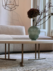 Низкий журнальный столик