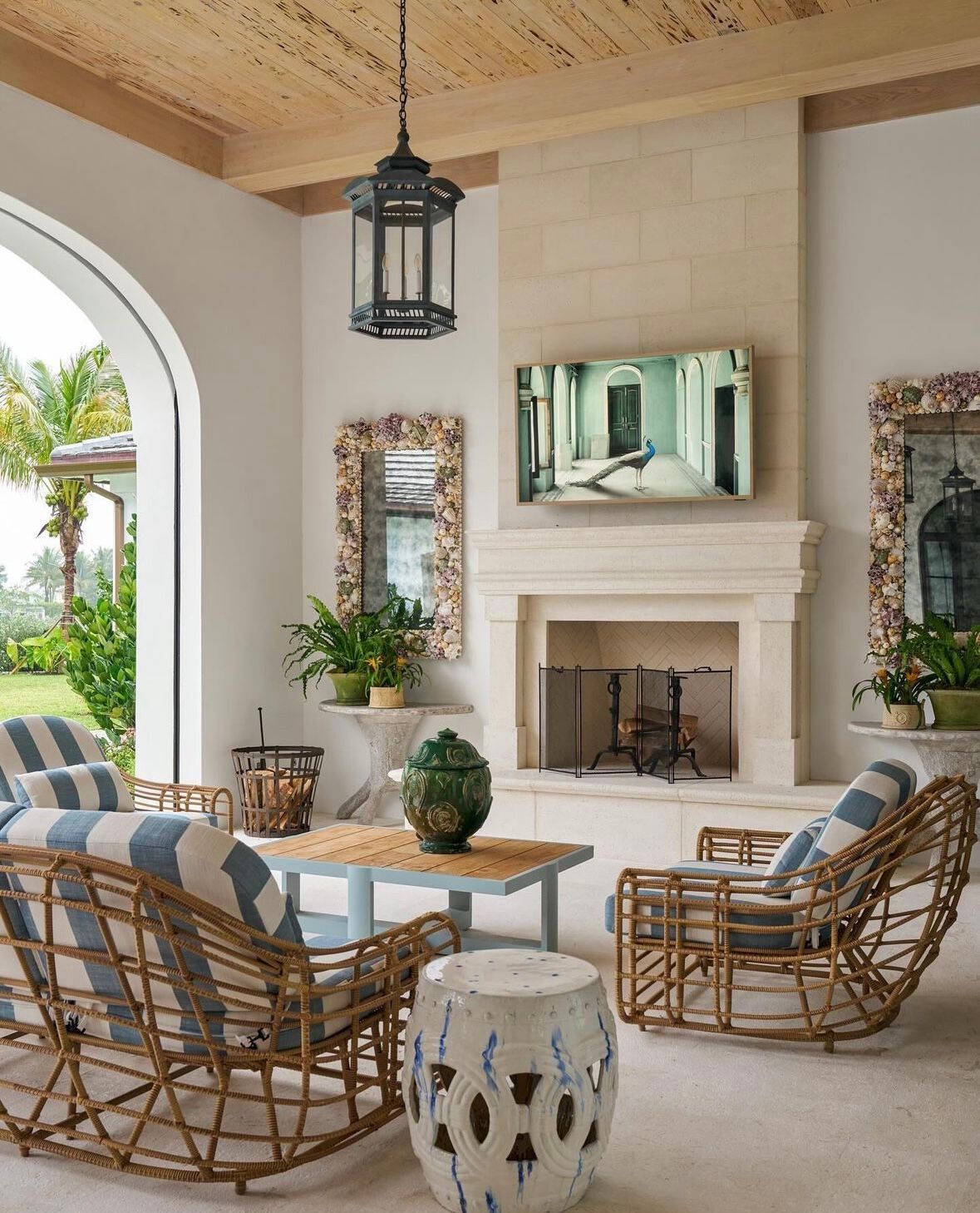 Садовое кресло из смолы с подлокотниками Walters Mitzi ARCH-00147729 - Вид №4