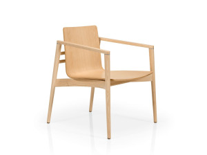 Кресло из бука с подлокотниками