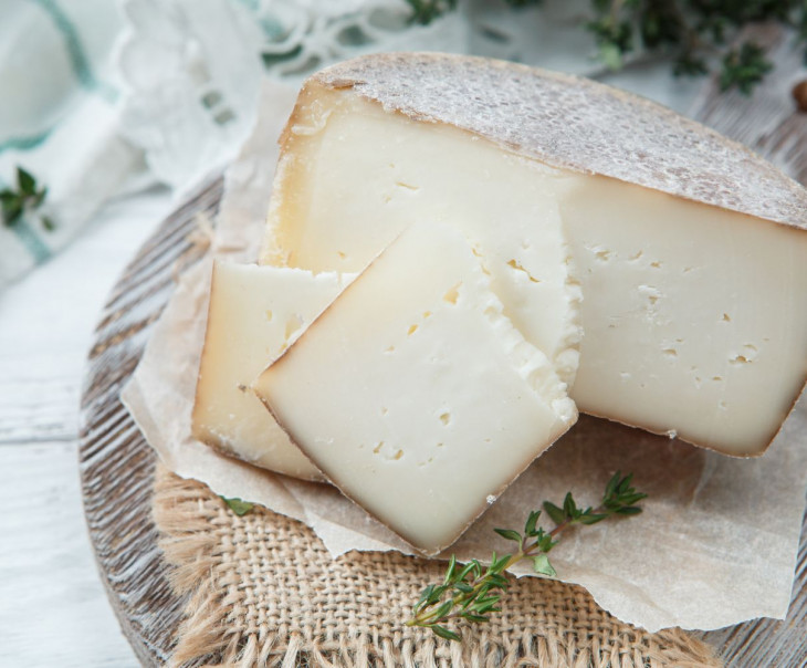 3883 Козий сыр полутвердый "Ярославский" Вкусляндия  - Вид №1