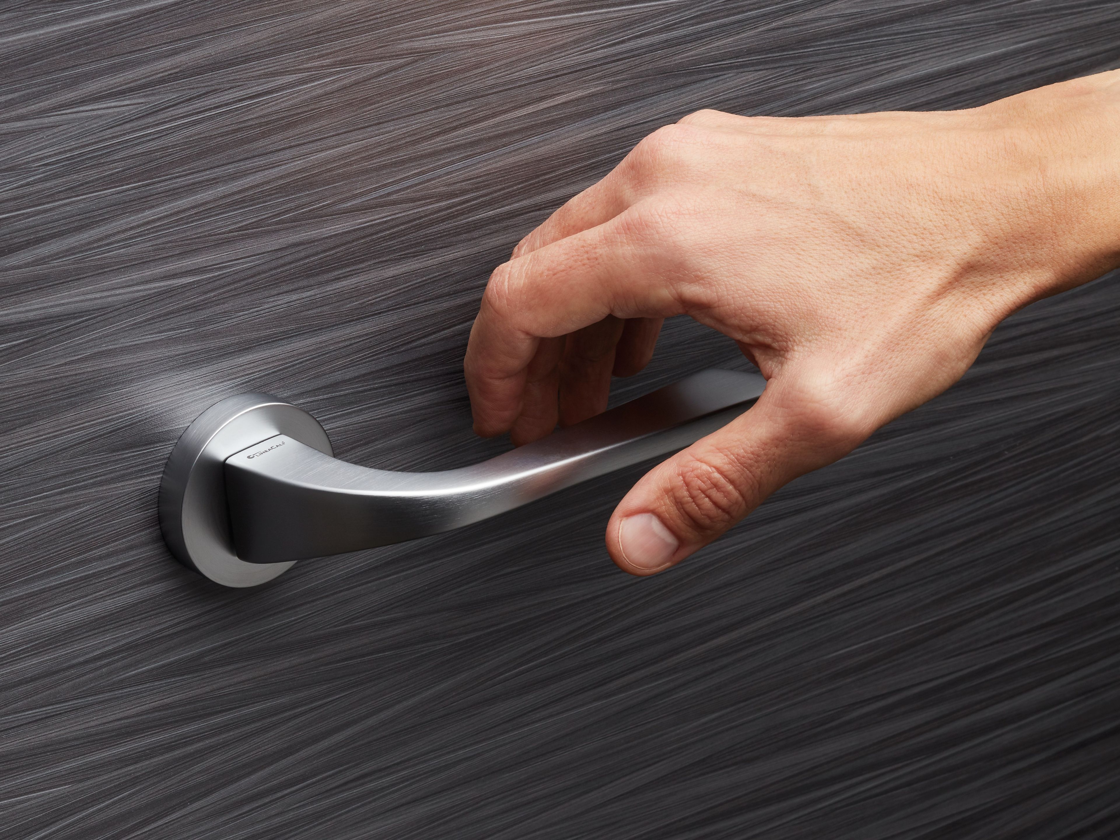 Латунная оконная ручка на розетке LINEA CALI' Living ARCH-00082755 - Вид №1