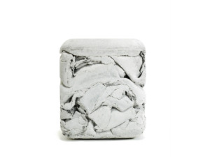 Бетонный низкий садовый стул