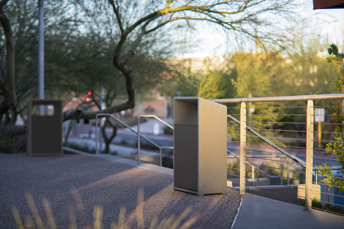 FSRT170 Емкость для мусора со скосом  Forms-surfaces  - Вид №3