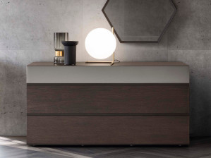 Деревянный комод