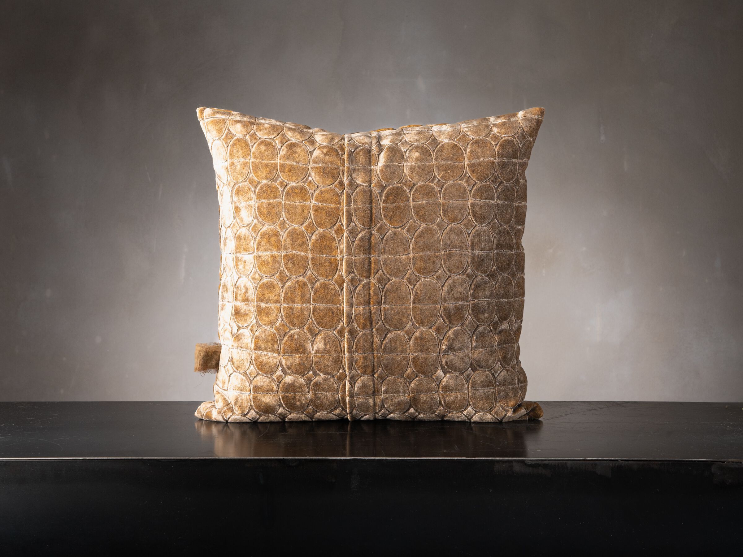 Бархатная квадратная подушка The House of Lyria ANAIS ARCH-00126625 - Вид №1