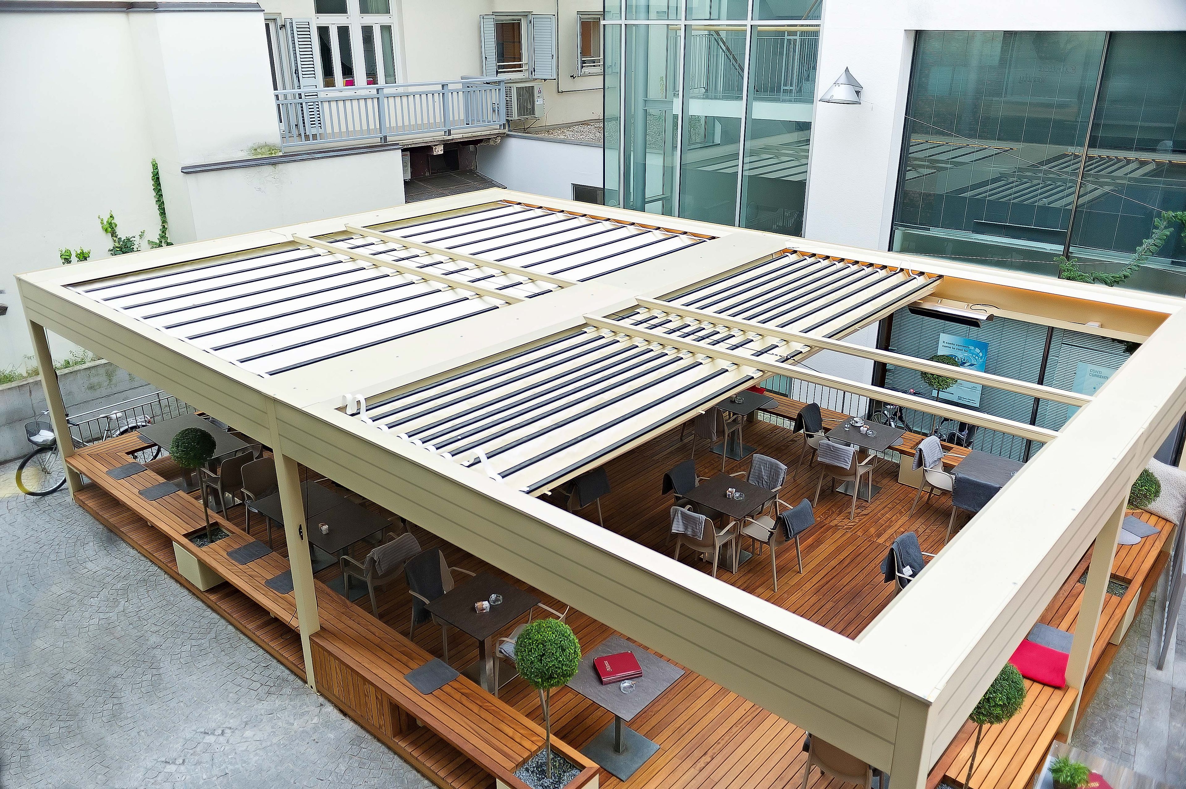 Dehor для баров и ресторанов с ручной выдвижной крышкой L'Officina by Adami AUR ARCH-00134127