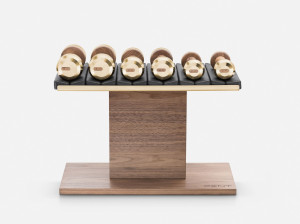 Набор гантелей из нержавеющей стали и дерева