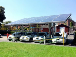 Giulio Barbieri Укрытие с фотоэлектрическими панелями для парковочного места