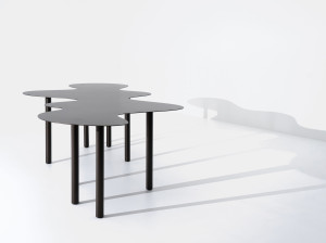 Стальной обеденный стол