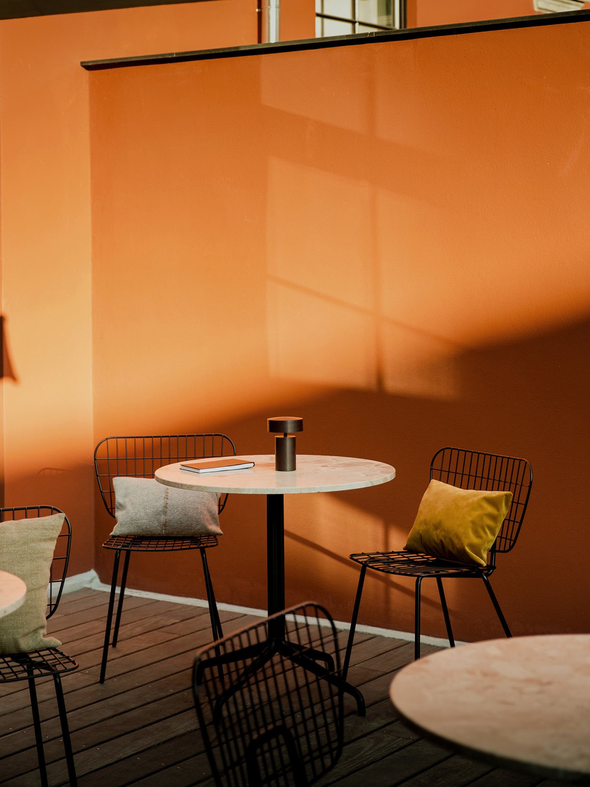 9331539 MENU Стол-колонна Harbour, круглый со звездообразным основанием Прилавок  - Вид №18