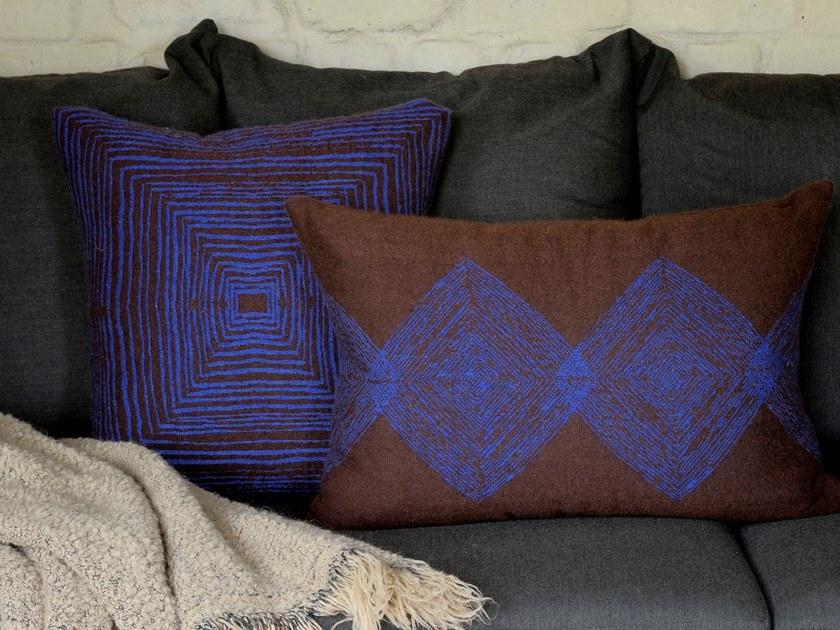 Ethnicraft Квадратная тканевая подушка для дивана Mystic ink 21065 - Вид №3