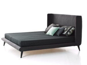 Двуспальная кровать из ткани