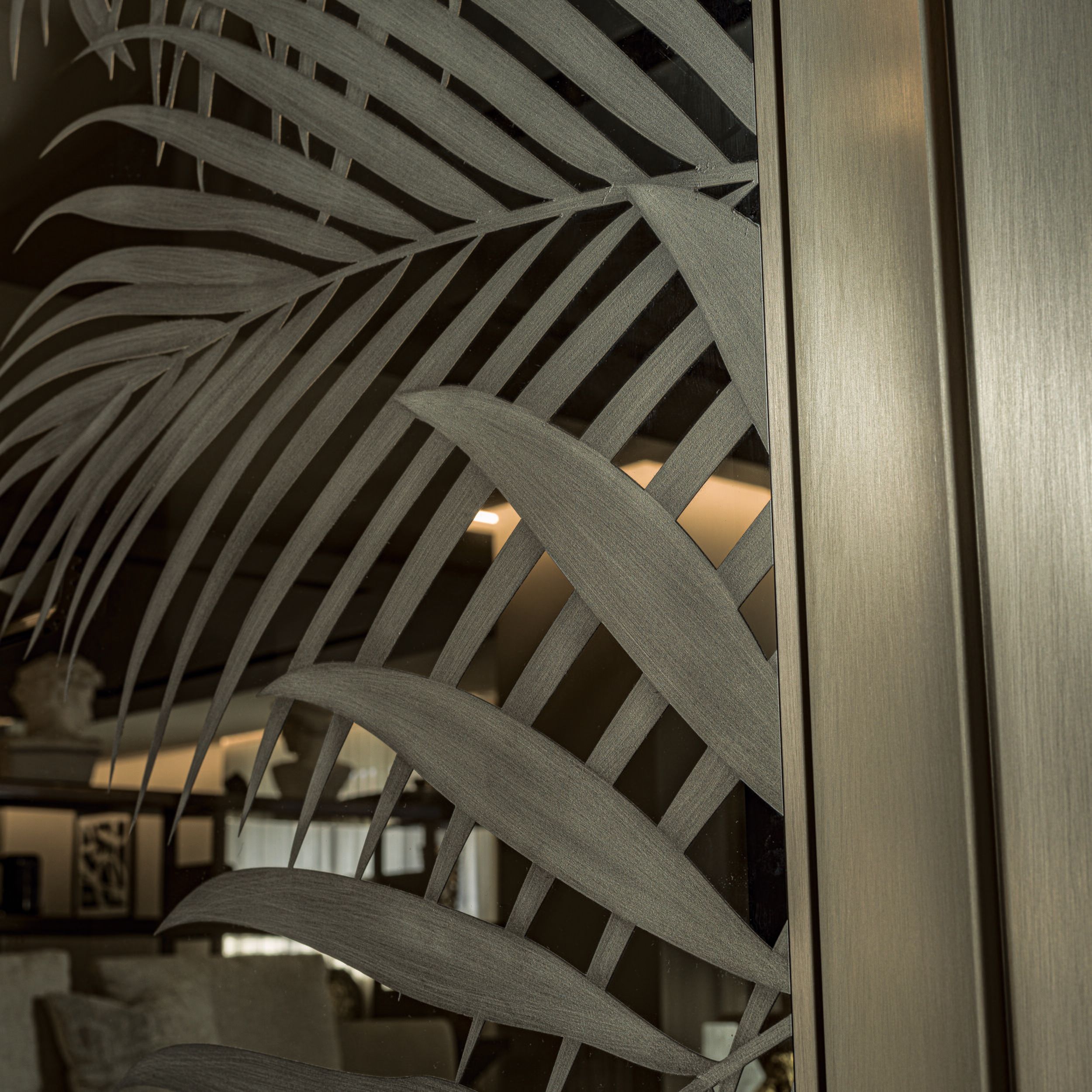 Зеркальная стеклянная распашная дверь Longhi Aluminiun Chic-Doors ARCH-00000759 - Вид №1