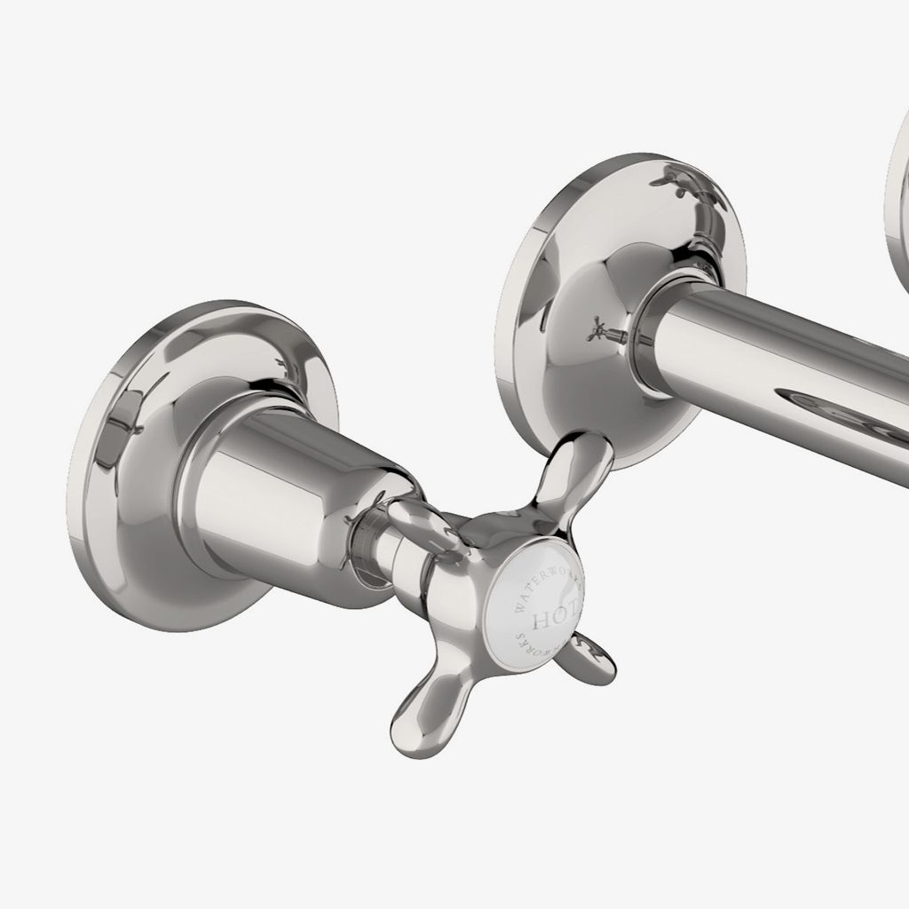 EALS46 Easton Classic низкопрофильный настенный смеситель для унитаза с тремя отверстиями, удлиненным изливом и металлическими поперечными ручками Waterworks  - Вид №1
