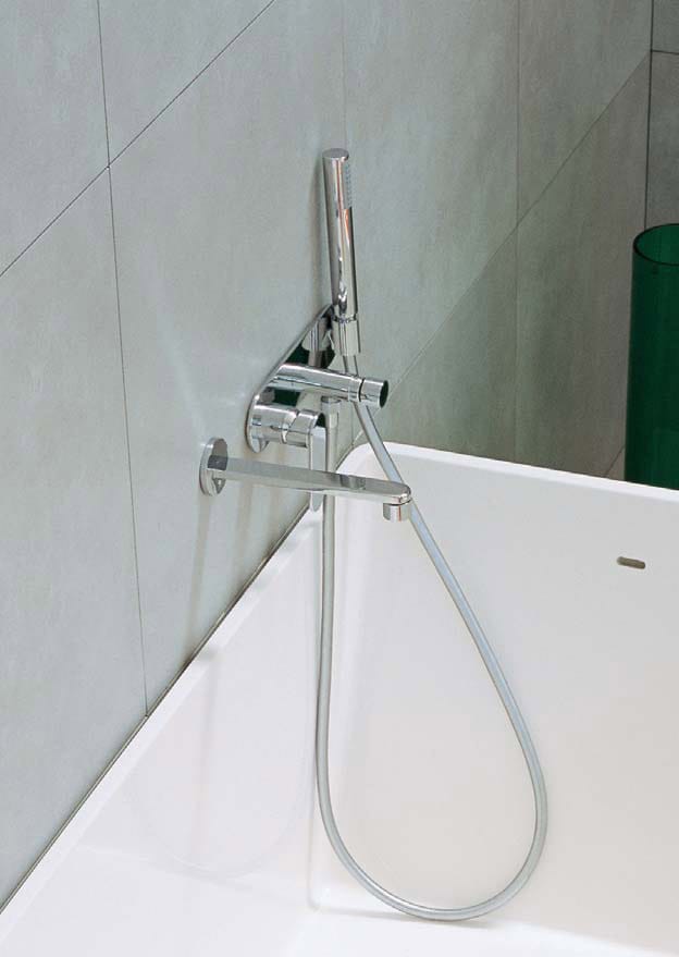 Однорычажный настенный смеситель для ванны с ручным душем Ceramica Flaminia ONE ARCH-00050975 - Вид №1