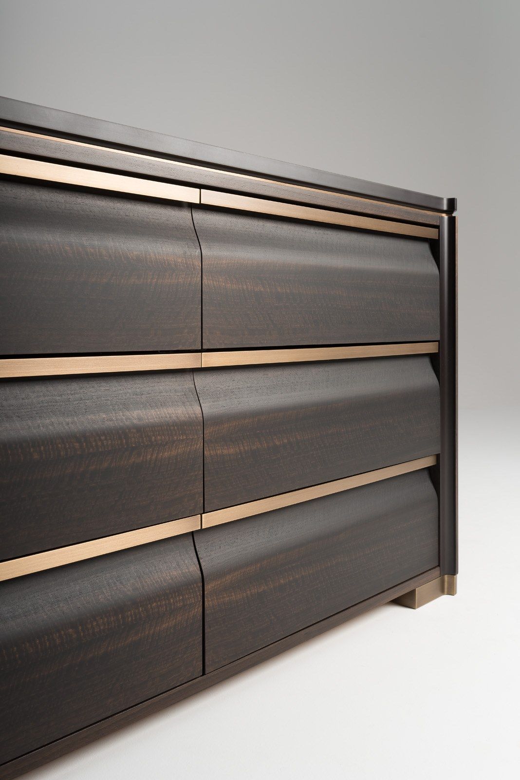 Комод из эвкалипта со встроенными ручками Mantellassi 1926 Геркулес ARCH-00024900 - Вид №1