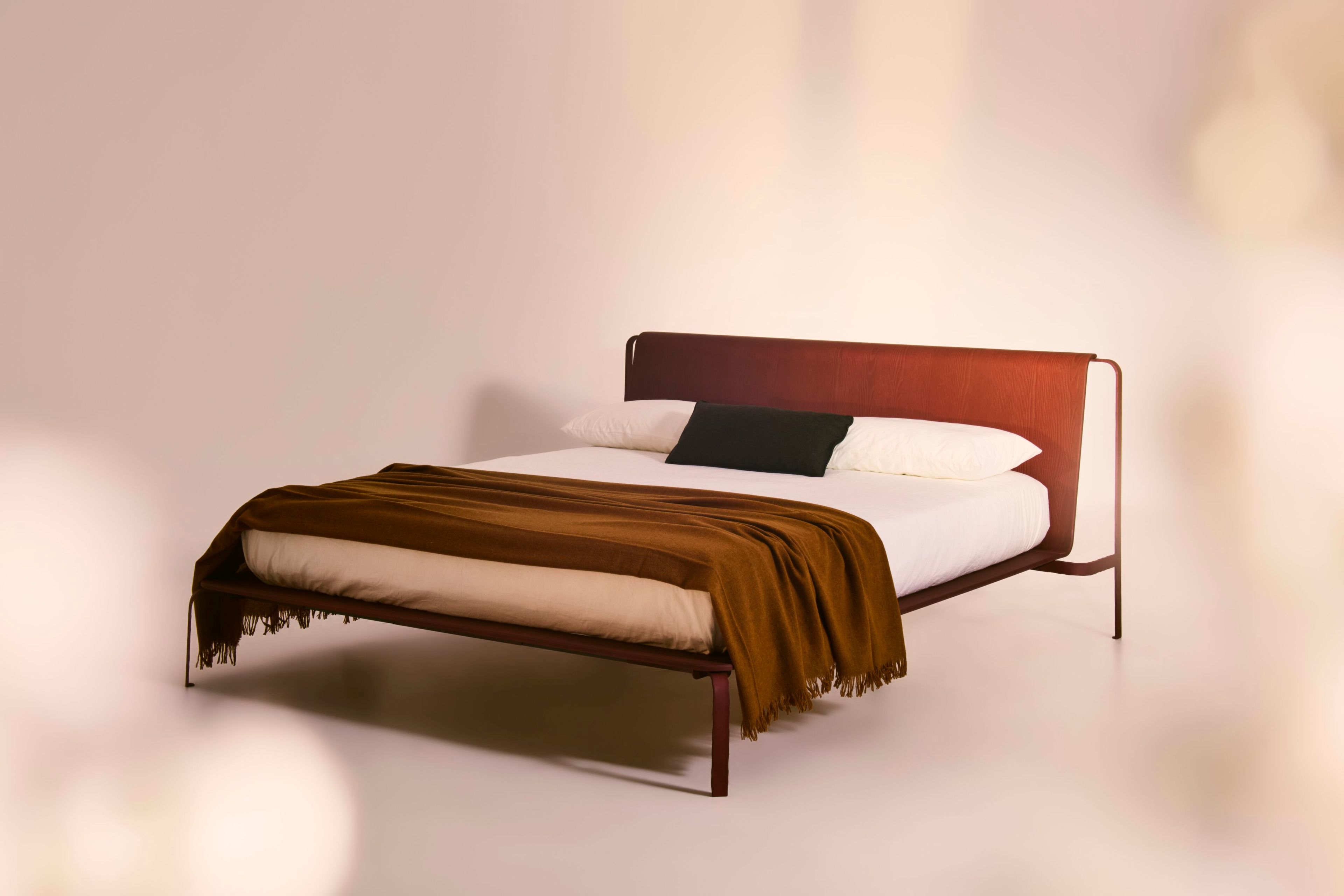 Двуспальная кровать с деревянным изголовьем Bolzan Bend ARCH-00147535 - Вид №1