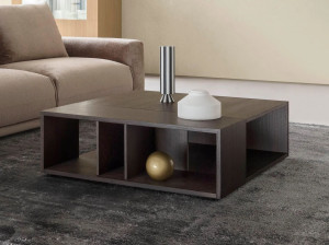 Деревянный квадратный журнальный столик с отсеком для хранения