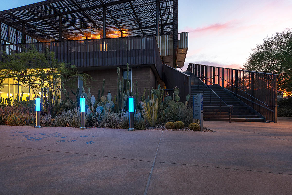 FSRT233 Столбик световой колонны  Forms-surfaces  - Вид №43