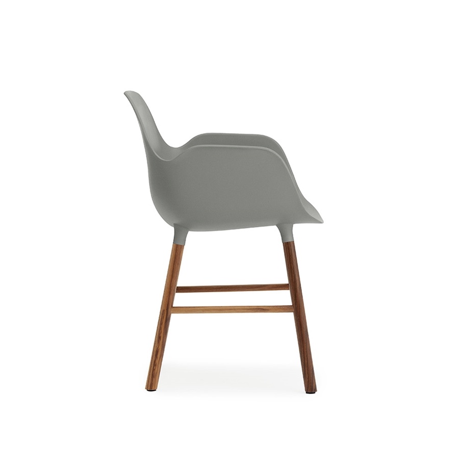 Кресло Form с ножками из ореха 78х56.1х52 см, серое Normann Copenhagen 602769 - Вид №1