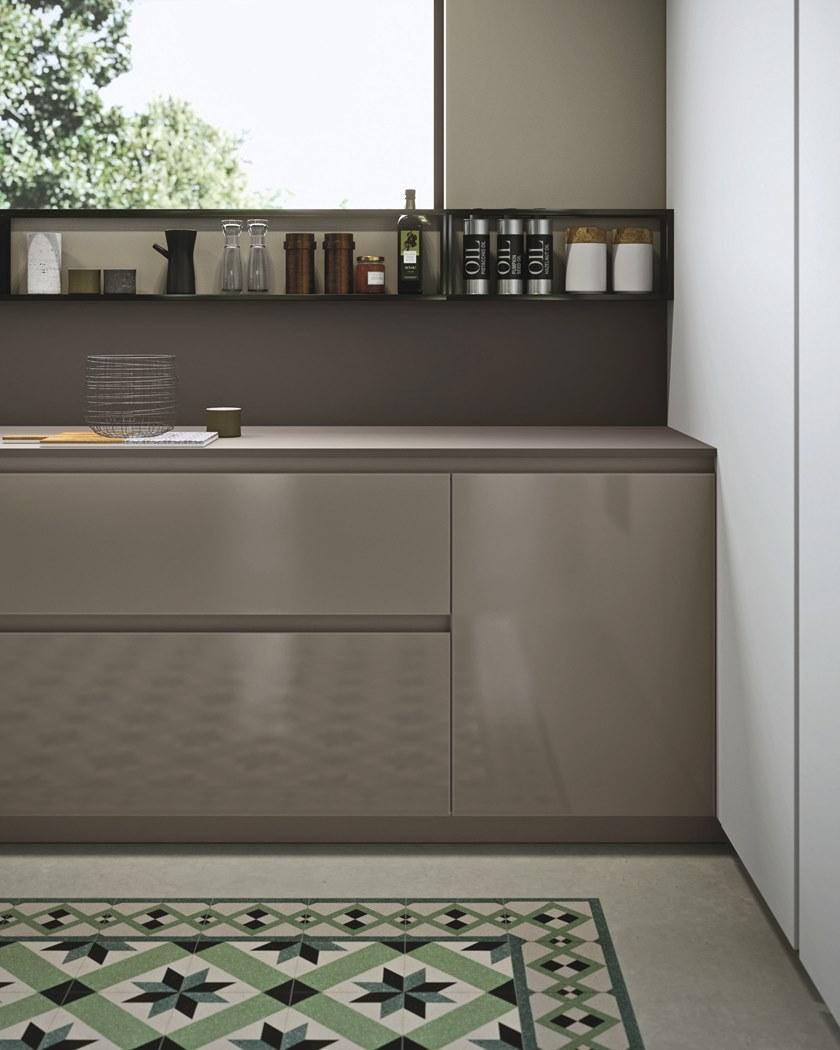 Alta Cucine Лакированная линейная кухня из дерева и стекла Sistema 22 sun-id-1400072 - Вид №5