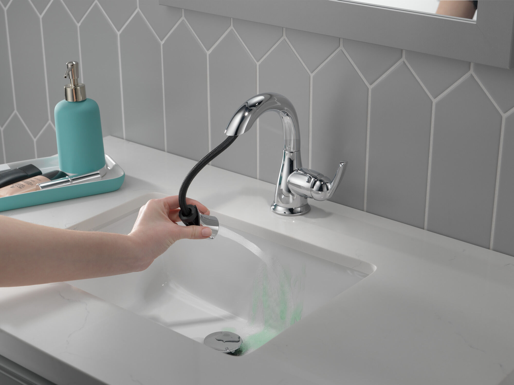 15765LF-PD Выдвижной смеситель для ванной комнаты с одной ручкой Delta Faucet Broadmoor Хром  - Вид №7
